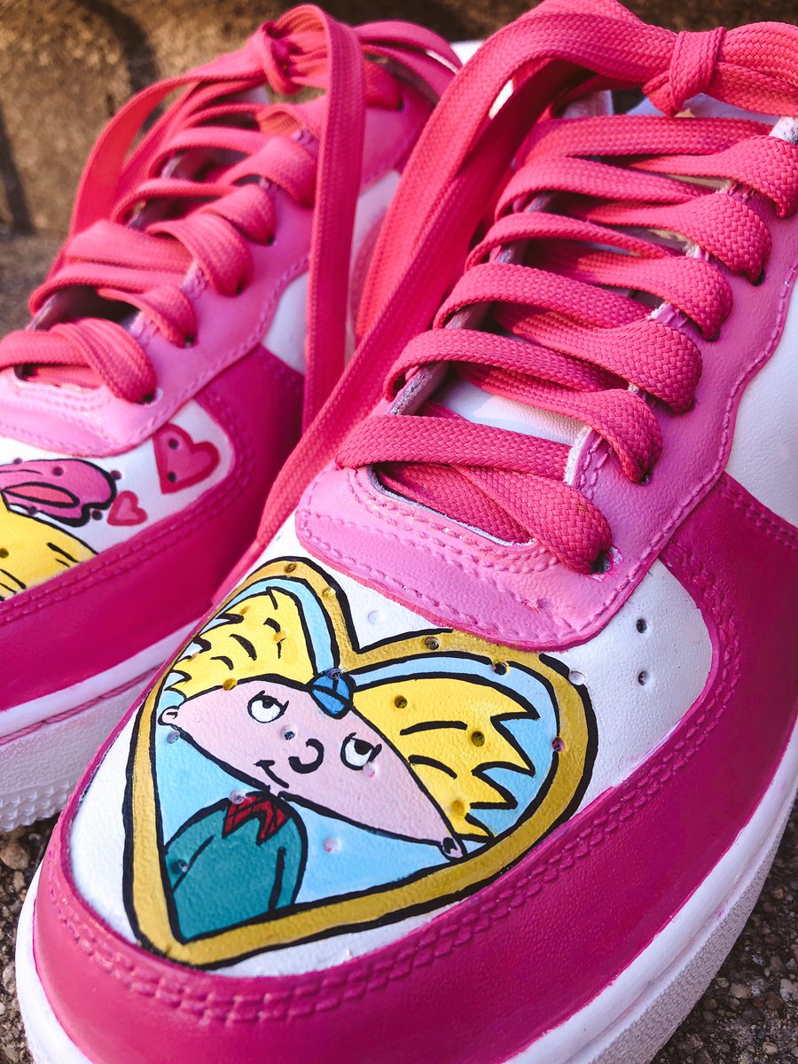 MOVE IT FOOTBALL HEAD 🏈💘

#customsneakers #Nickelodeon #nostalgia #sneakerhead #artist #art #artwork #heyarnold #customart