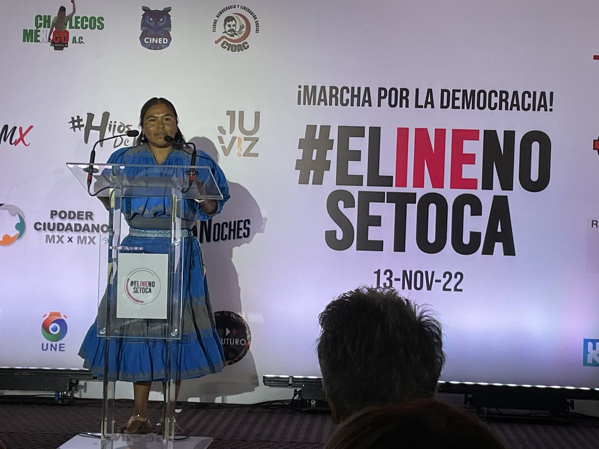 MariettoPonce's tweet photo. Acá vemos a una mujer "racista y clasista" según López Obrador, que hace un llamado para defender al INE el 13 de noviembre, se llama Irma Chavez y es raramuri.

#ElINENoSeToca #YoDefiendoAlINE 

#YoSiVoyALaMarcha https://t.co/1LOQG0feBr