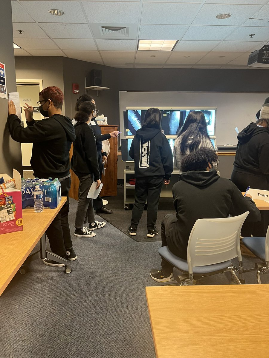 Lizzettmich's tweet photo. Another amazing session with our FHPP Cohort! This week we got in-depth on diagnostic imaging & radiologic technology! #LifeAtJeff https://t.co/NFU8IOkMNQ