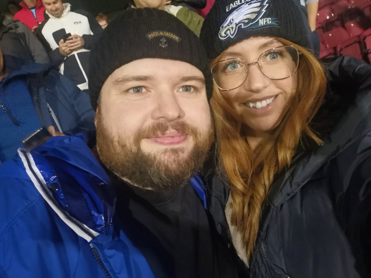 AlexSquire10's tweet photo. My new @Eagles hat keeping me warm at tonights game! @RMcElhenney @Wrexham_AFC "we're top of the league" ❤️⚽ https://t.co/Rd4Aob10Uh