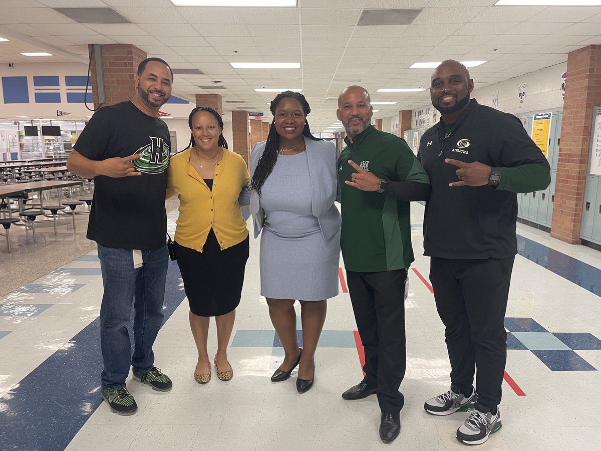 LOMSMustangs's tweet photo. @LOMSMustangs Career Day was a huge success! Thank you to our community members, colleges, and businesses who came out to speak to our students and our @FortBendISD board members for coming by to support! @HHS_Canes Principal Roberson was our keynote speaker. https://t.co/Xk8NnOmdI9