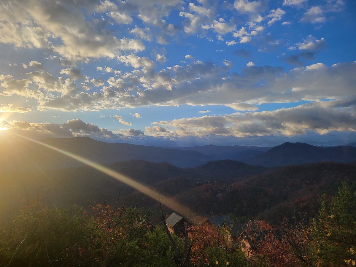 BK3DSci's tweet photo. #AfterSchoolReflection for 11/9/22
Went on a #selfcare weekend w/#family to @GreatSmokyNPS. There were speed bumps today, but the patience ⛽️ was full to handle the day...tomorrow...we'll see how full the ⛽️ is! As Ts we MUST take care of ourselves! https://t.co/reulOQKCDR