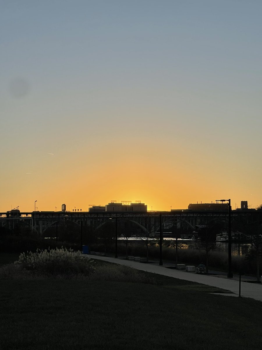 Sunset over Neyland 🍊
#lovedowntownknox