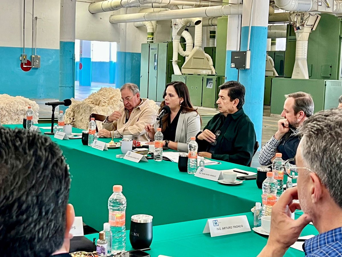 ZogbiNazira's tweet photo. En representación del Gobernador del Estado, @mrikelme , di la bienvenida a los miembros de la Cámara Minera de México, quienes llevaron a cabo su reunión de consejo directivo en la que se trataron temas que impulsarán esta industria en México y la región. https://t.co/jtAlwnwtWG