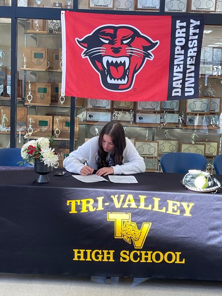 TVHS_softball_'s tweet photo. Congratulations to our very own Raegen Smith on signing her NLI today to play softball at DII Davenport University!! We are excited for you and very proud of you and wish you continued success at the next level! Go Lady Dawgs! 🥎 https://t.co/thLH1lQCRv