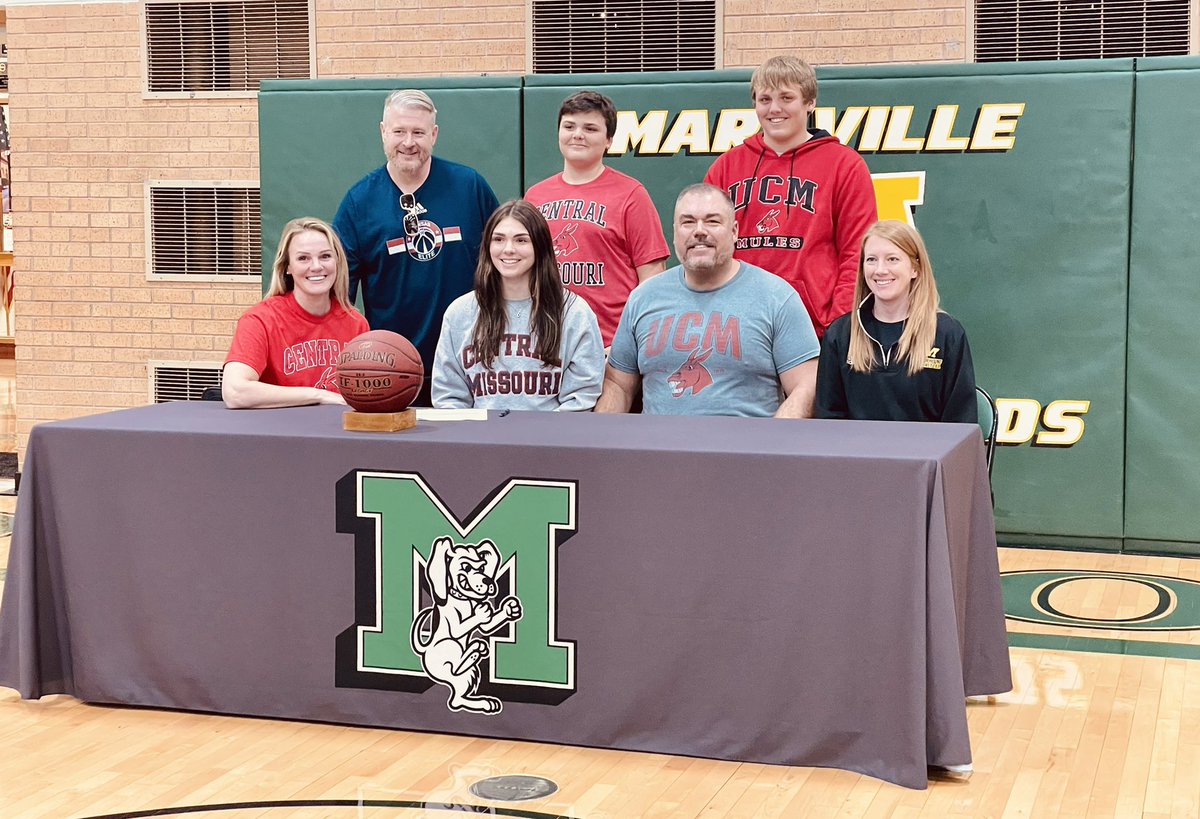 SIGNED.

Introducing <a href="/ryleevierthaler/">Rylee Vierthaler</a> as the newest member of JENNIE BALL ! 🏀❤️