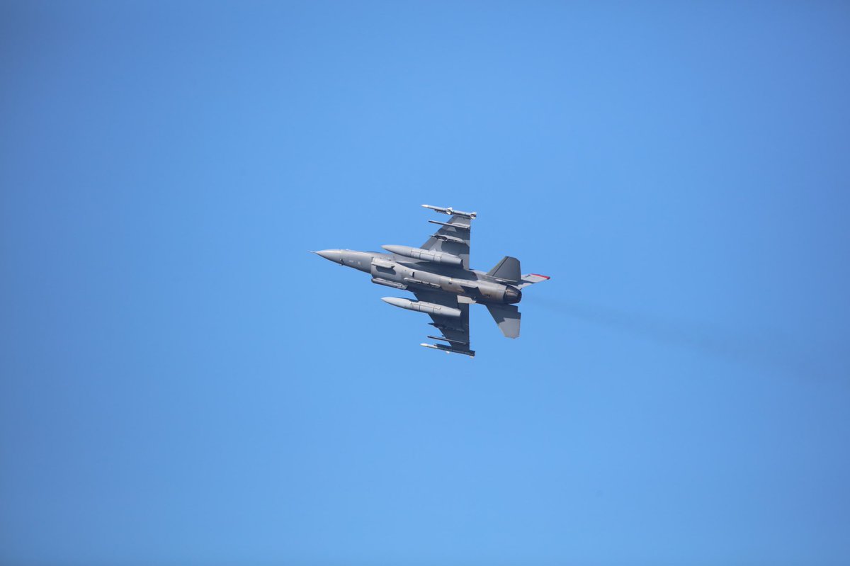 savan4813's tweet photo. なぜそちらに?
#自衛隊 #航空自衛隊 ⠀
#写真 #写真好きな人と繋がりたい #ファインダー越しの私の世界 #japan #Selfdefenceforce #百里基地 #百里 #F16 https://t.co/8v1j48goVQ