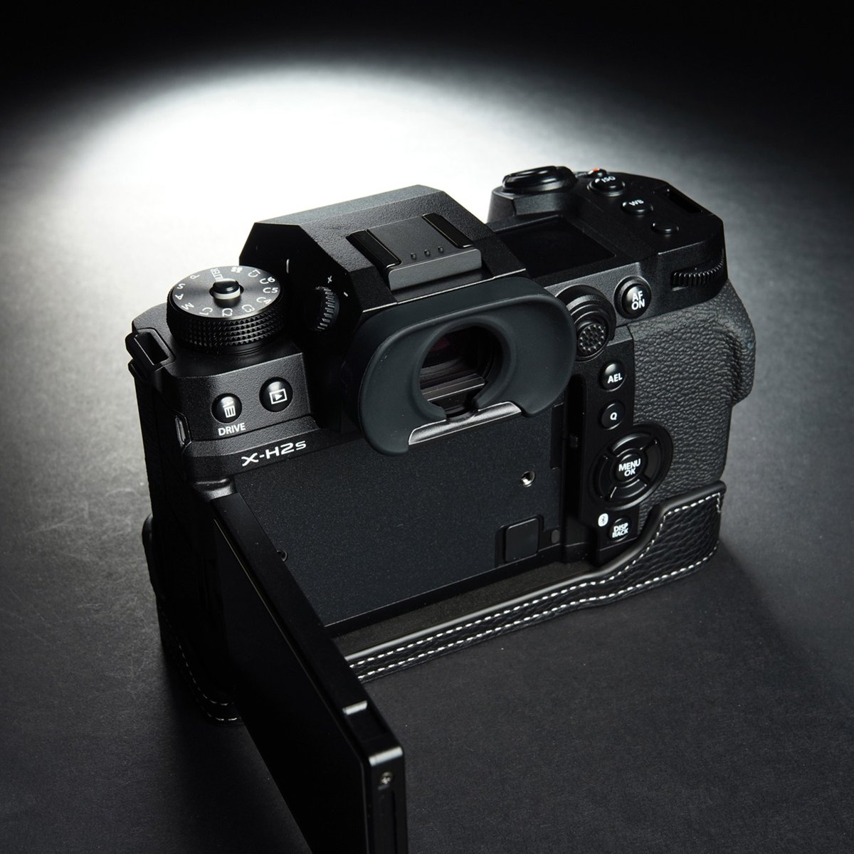 evhnYiJZ08ESINI's tweet photo. こんにちはスマイルカメラです😃
本日はFUJIFILM X-H2S用カメラボディーケース再入荷のお知らせです!
TP Original FUJIFILM X-H2S 用 ボディーハーフケース ブラック
https://t.co/g2dVgqbUJP
#カメラケース #fujixh2s #xh2s #fujifilm #再入荷 #tporiginal #スマイルカメラ https://t.co/nLWoqxigmJ