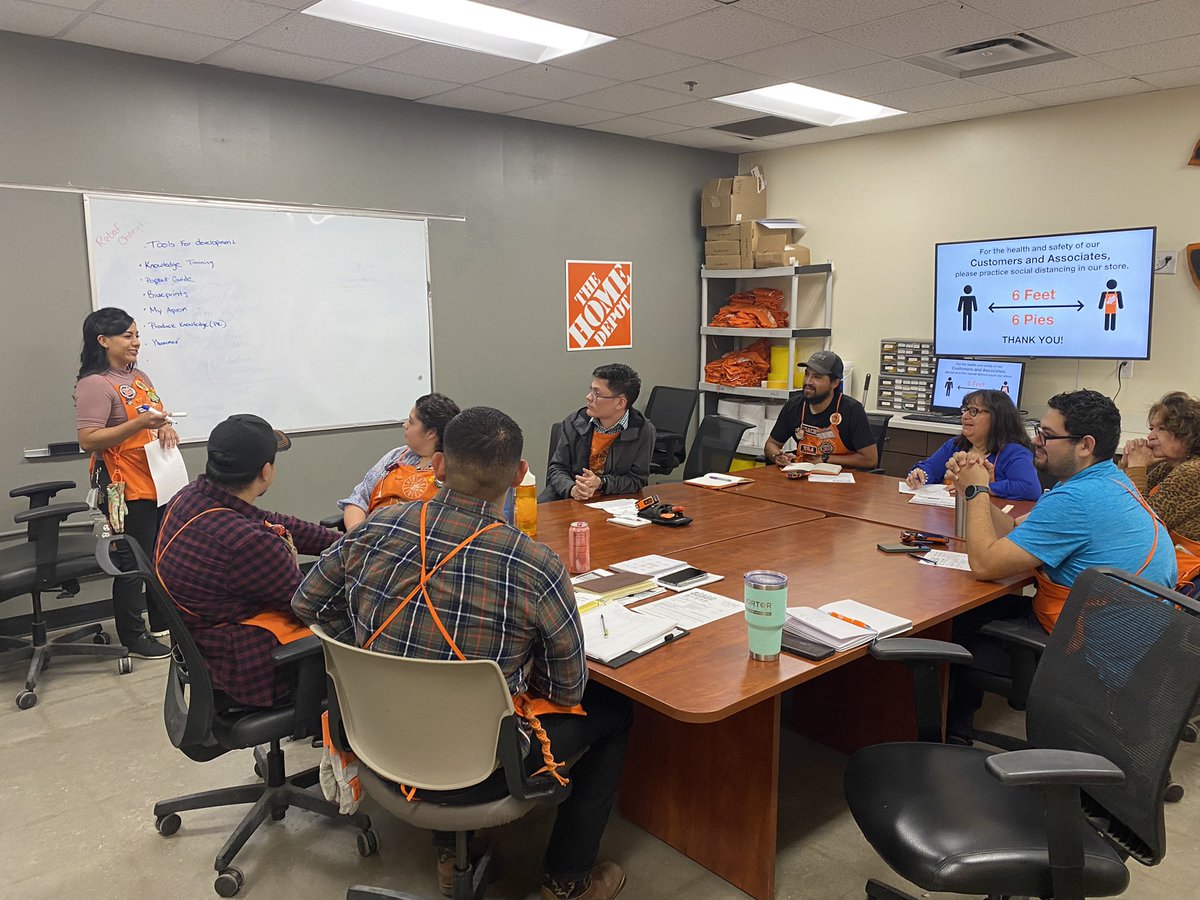 DID YOU KNOW? This months VOA Committee topic is DEVELOP! Check out Ana &amp; Josh leading todays meeting at 522! 

What tools does THD offer to help you with your development? Drop your answers in the comments 👇🏽👇🏽👇🏽

@Fuerstenberg15 <a href="/JAMMartinez1323/">Ana Martinez</a> <a href="/HomeDepot0522/">Home Depot 0522</a>