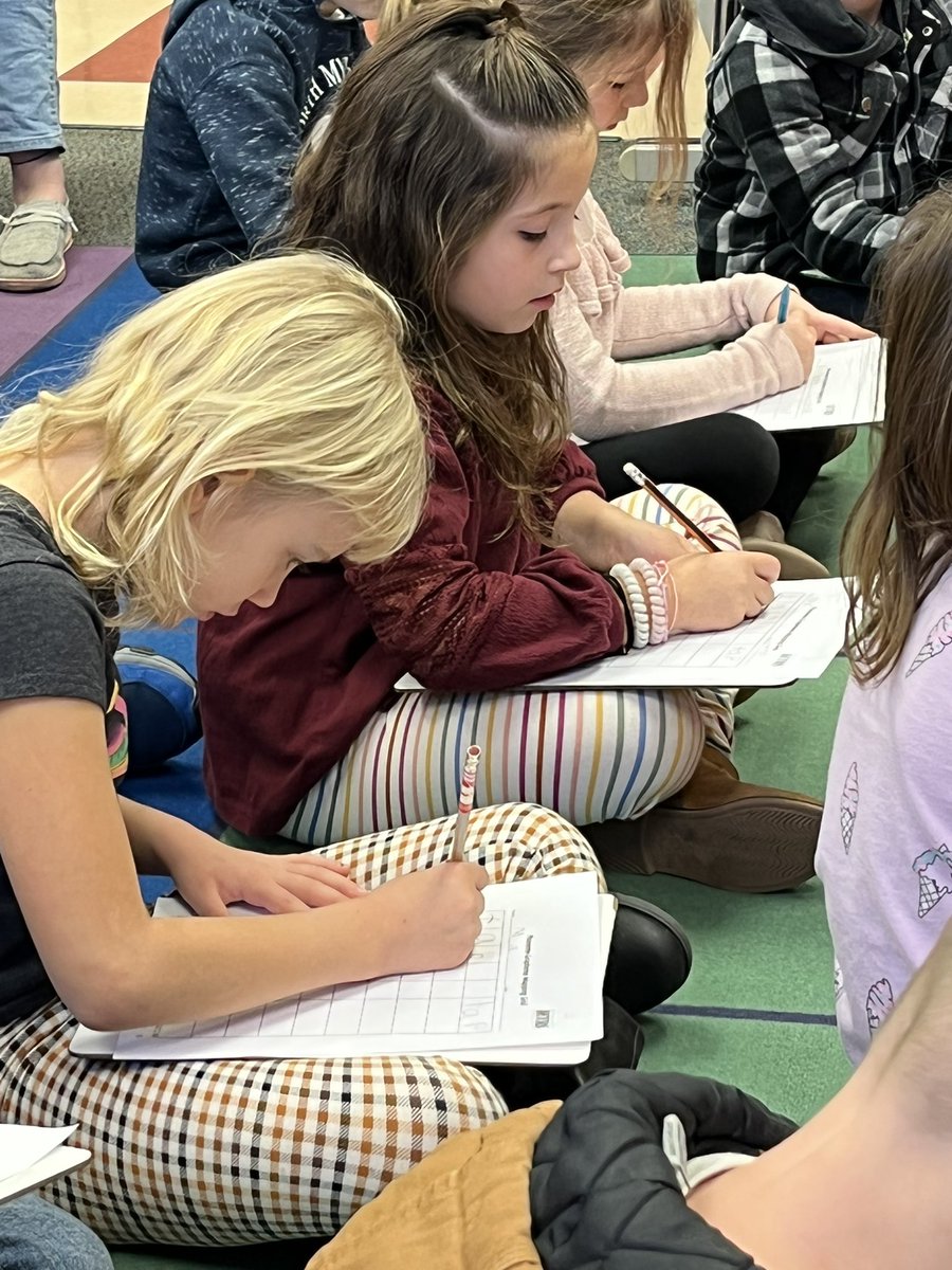 laura_mihalko's tweet photo. Working intently on Phoneme-Grapheme mapping! 📝 #MVRe-Energized @trtomasko @JohnZesiger https://t.co/W0x9gupMB6