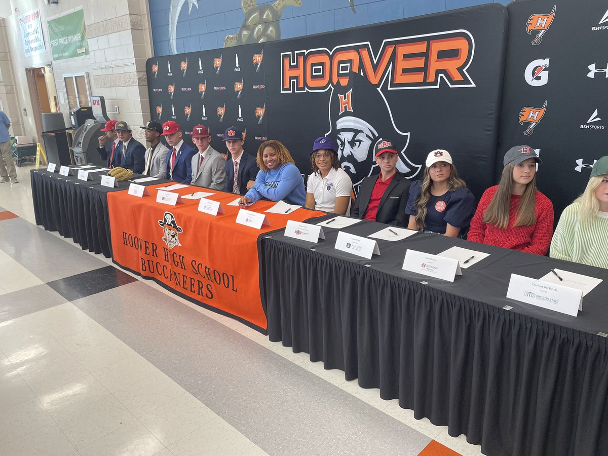 HooverLadyBucs's tweet photo. Congratulations to Seniors Reniya Kelly and Kristen McMillan on signing their LOI today! Let’s make this last ride the best one before y’all head off to @uncwbb and @ucawbb 🧡🖤 https://t.co/9KTxUhI7l9