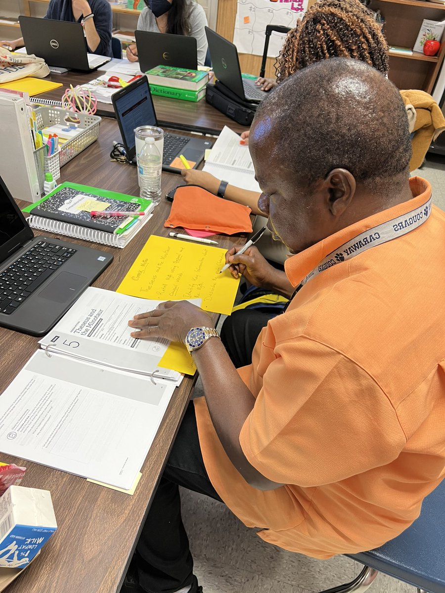 2nd grade teachers collaborating and leading lesson internalization during CBPL today! Lesson focus✅ student anchors✅ standard alignment✅ supports planned✅ #TeamCaraway