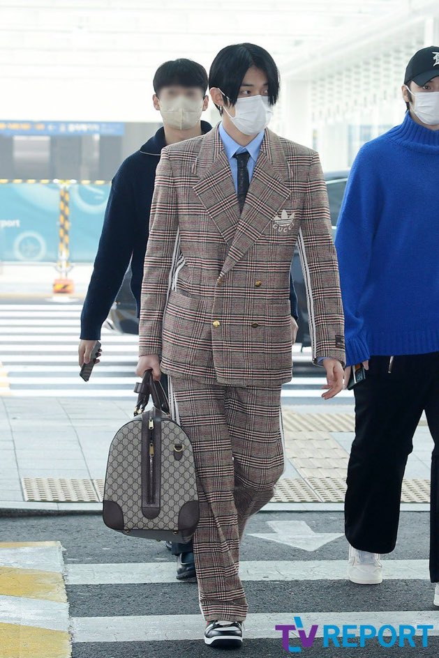 jjunlovie's tweet photo. YEONJUN OUTFIT LU https://t.co/brSTRKDADZ