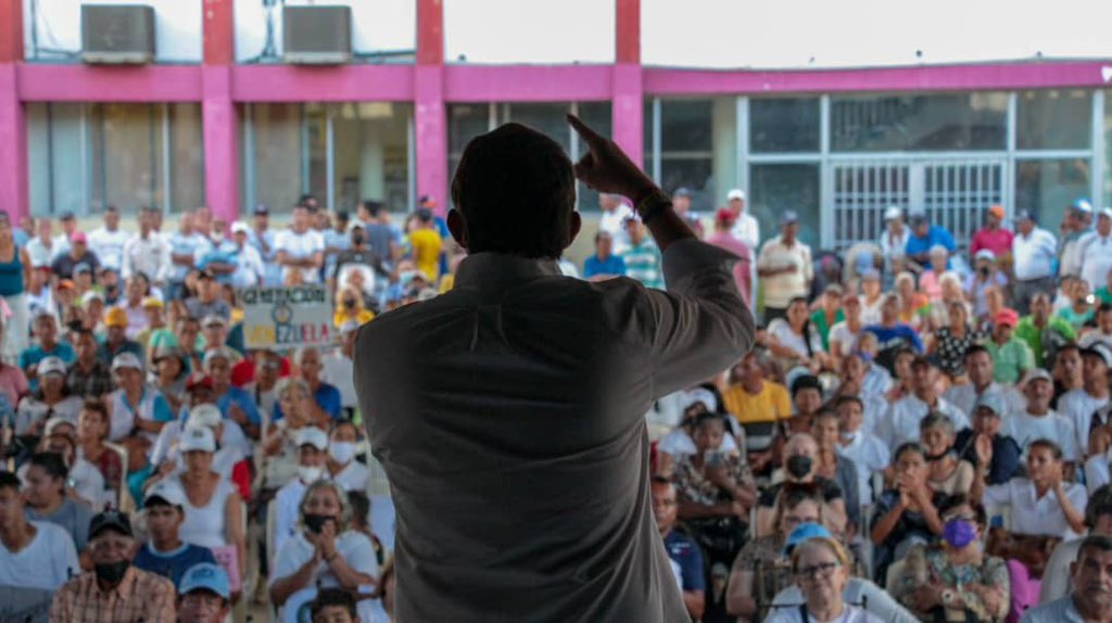 prospericarlos's tweet image. #09nov Desde #Cumana con @robertalcalasu @PieroMaroun y nuestros compañeros de partido, trabajando por recuperar la democracia en el país. Organizándonos para ganar las venideras elecciones primarias y brindarle así prosperidad y progreso a Venezuela. #VamosXMas