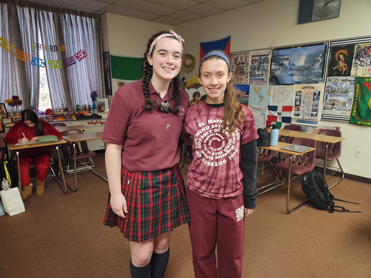 PaduaMediaGroup's tweet photo. Padua is more than halfway through Spirit Week! Today students dressed as their younger selves for the theme, Timehop! https://t.co/eqWe16RpXc
