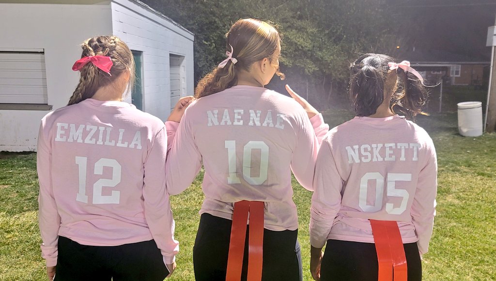 Upper Classmen vs.Under Classmen
A few can play a little football! Makayla is on the field....
#LADYIRISHMENTALITY ☘️🤣