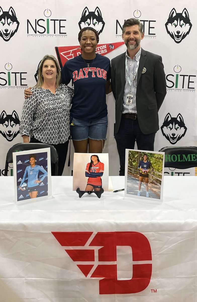 Lady Huskies tweet media