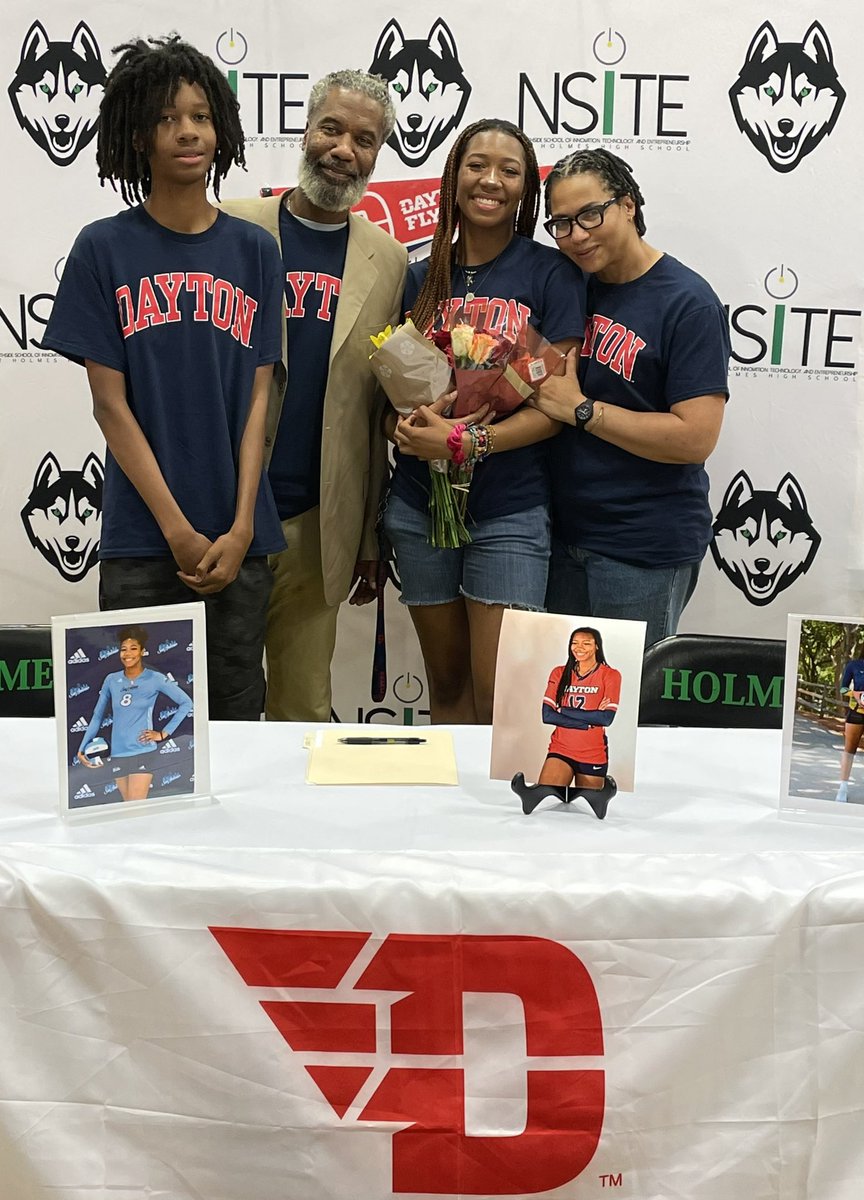 Lady Huskies tweet media
