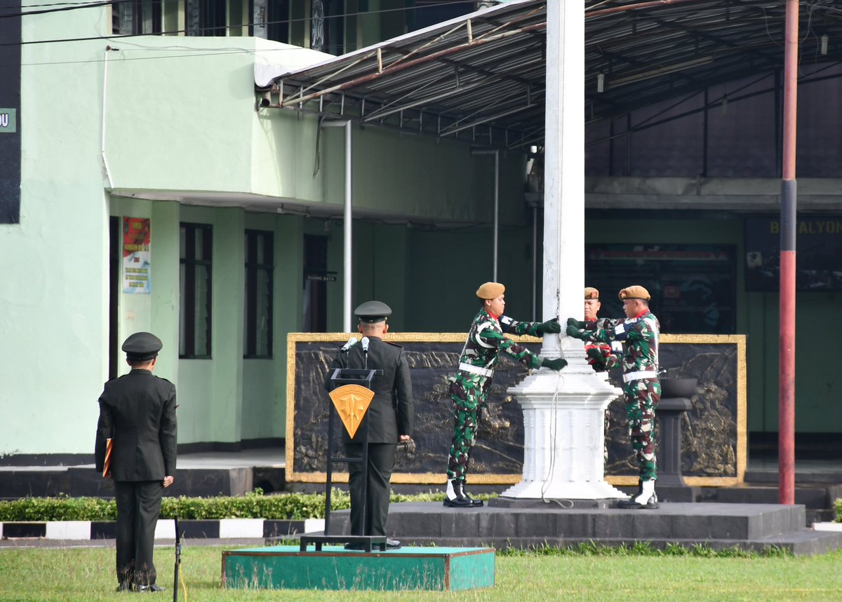 Yonarmed_7's tweet photo. Upacara Peringatan Hari Pahlawan Nasional. https://t.co/mdonQ8B99g