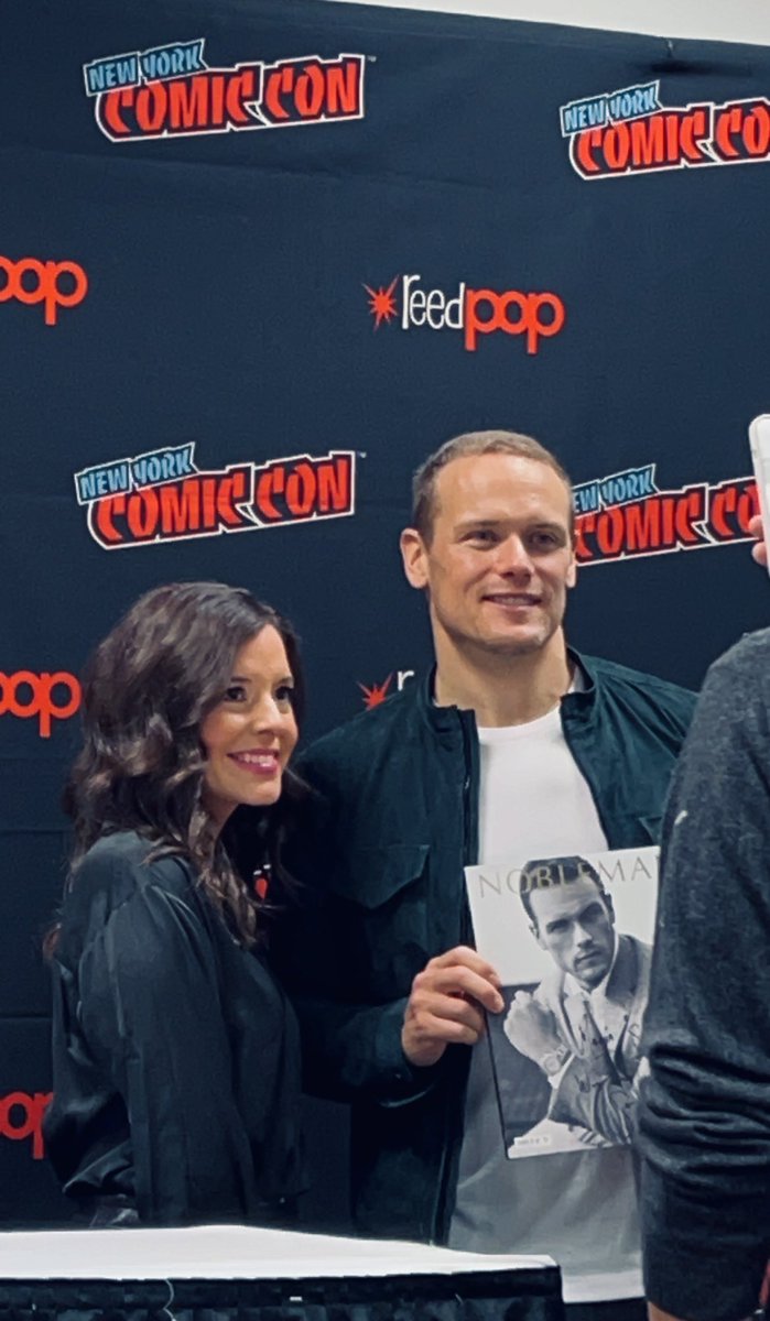 can’t believe I met @SamHeughan 1 month ago! he was such a gentleman ♥️ counting down to Season 7 of #Outlander #samheughan #NYCC2022 #JamieFraser