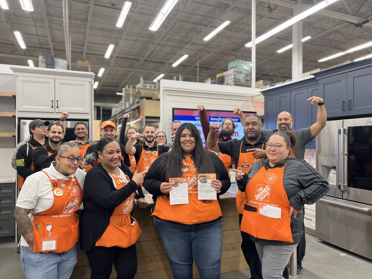 ASDS Natalie @THD4150 Port Richmond #Philly is making a huge difference in peoples lives #LivingOurValues #TakingCareOfPeople we appreciate you!! #ASDSAppreciation 🧡 ⁦@PedroMal4150⁩