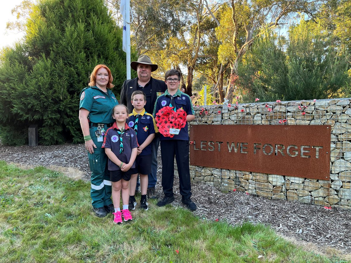 Today on Remembrance Day🌺we pay respect to those who died fighting to protect Australia. Meadows Volunteer Team Leader Tracey paused to remember with Prospect Hill Scouts @ Macclesfield ANZAC Memorial Garden.📸Tracey, Phoebe, Marcus & Toby with Macclesfield RSL President Dennis.