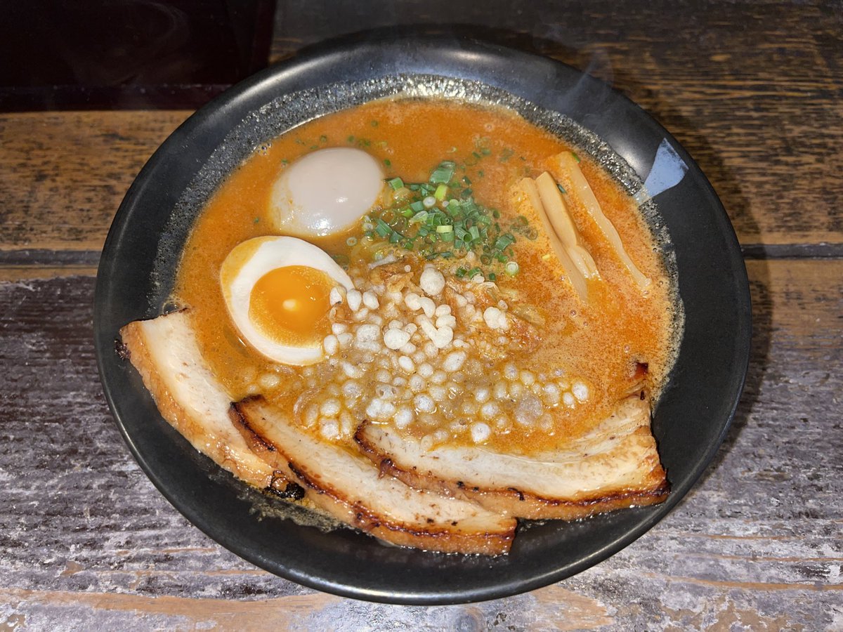 Northsmile2019's tweet photo. おハロ〜😎

先日食べた琴似駅前のラーメン勝三の海老味噌ラーメン🦐

ラーメンに揚げ玉？🤔と思ったけどこれが意外と相性🙆‍♀️

今回も3000円のクーポン購入で3900円分食事ができる #gogosapporo（https://t.co/zfoiqWHcQq）を利用しました！札幌人はみんな買い🥰

#札幌Twitter会
#企業公式相互フォロー https://t.co/teYiLCi5yp
