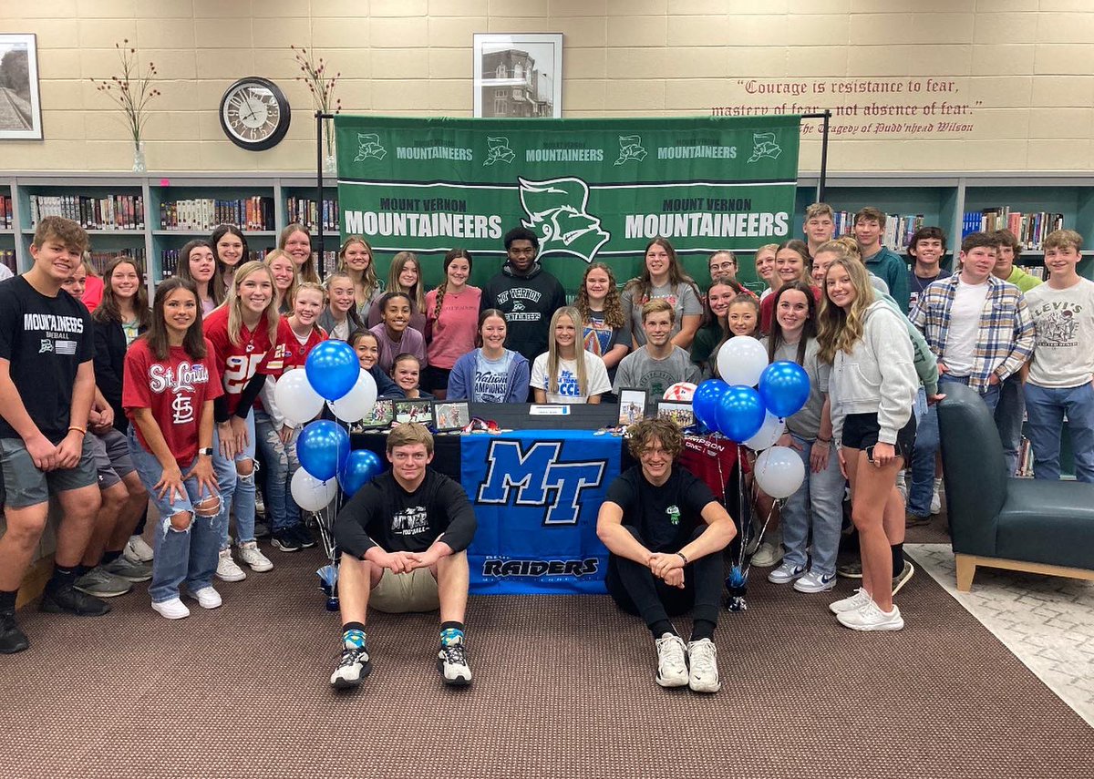 Well it’s official! So happy to be a blue raider 💙🤍 <a href="/MT_Soccer/">Middle Tennessee Soccer</a>
