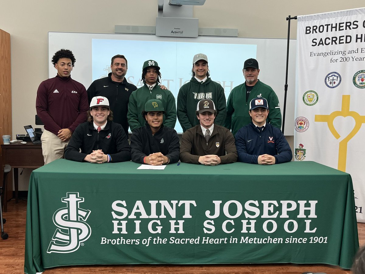 SaintJoesMetBB's tweet photo. Congratulations to our fall signees! 

Mark Gialluisi- UVA 
Christian Azcona- EKU 
Jimmy Mulvaney-Fairfield
Josiah Brown- Manhattan 
Michael Da Silva-Siena 
Robbie Carvelli- Lehigh 
Bryan Rios- Felician https://t.co/4fGuZ6F6tV