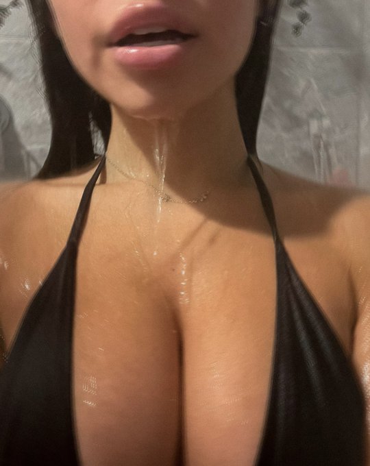 Wet https://t.co/zkpSOdcCcK