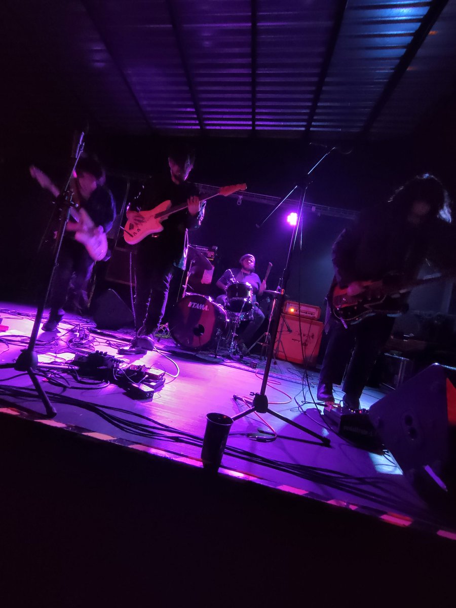 lalo_calavera's tweet image. #ClaudiArcanos pinche rolón el de i/o de @mengersmx 

Tenía el mismo problema de no saber cómo se pronunciaba, hasta que ayer los tuvimos en entrevista y ellos le dicen "i o" así nada más.

Bien rifadotes en el escenario.