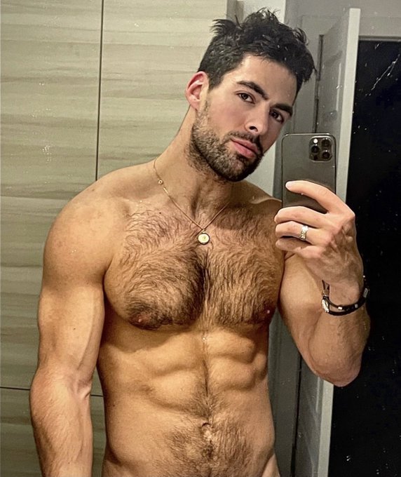 Selfie ❤️📸hairy chris 🧸🐻 https://t.co/NfHGwFqQzr
