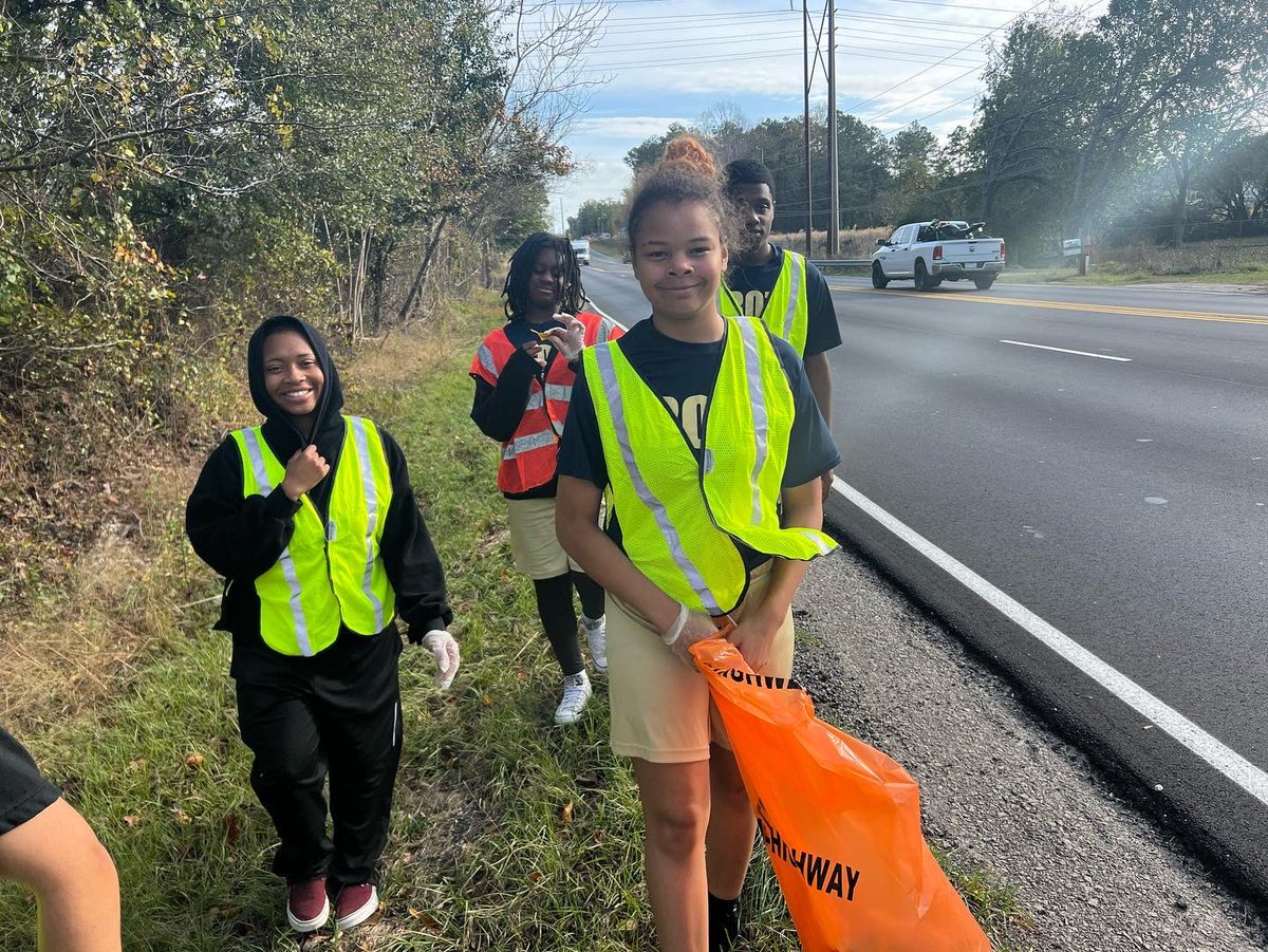 The Bengal Battalion during roadside clean up today💛💙. Everyone had a great time helping clean up our community!