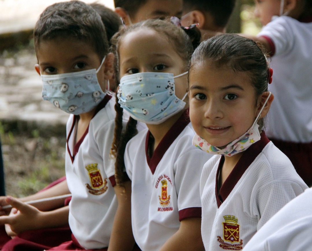 #9Nov Juan José Rodríguez, Director del <a href="/ParqueBararida/">Parque Zoológico y Botánico Bararida</a> informó el inició del programa "La Escuela va al Zoológico", con la visita de 7 unidades educativas que hacen vida en los alrededores del pulmón vegetal.
#BienvenidoPresidente