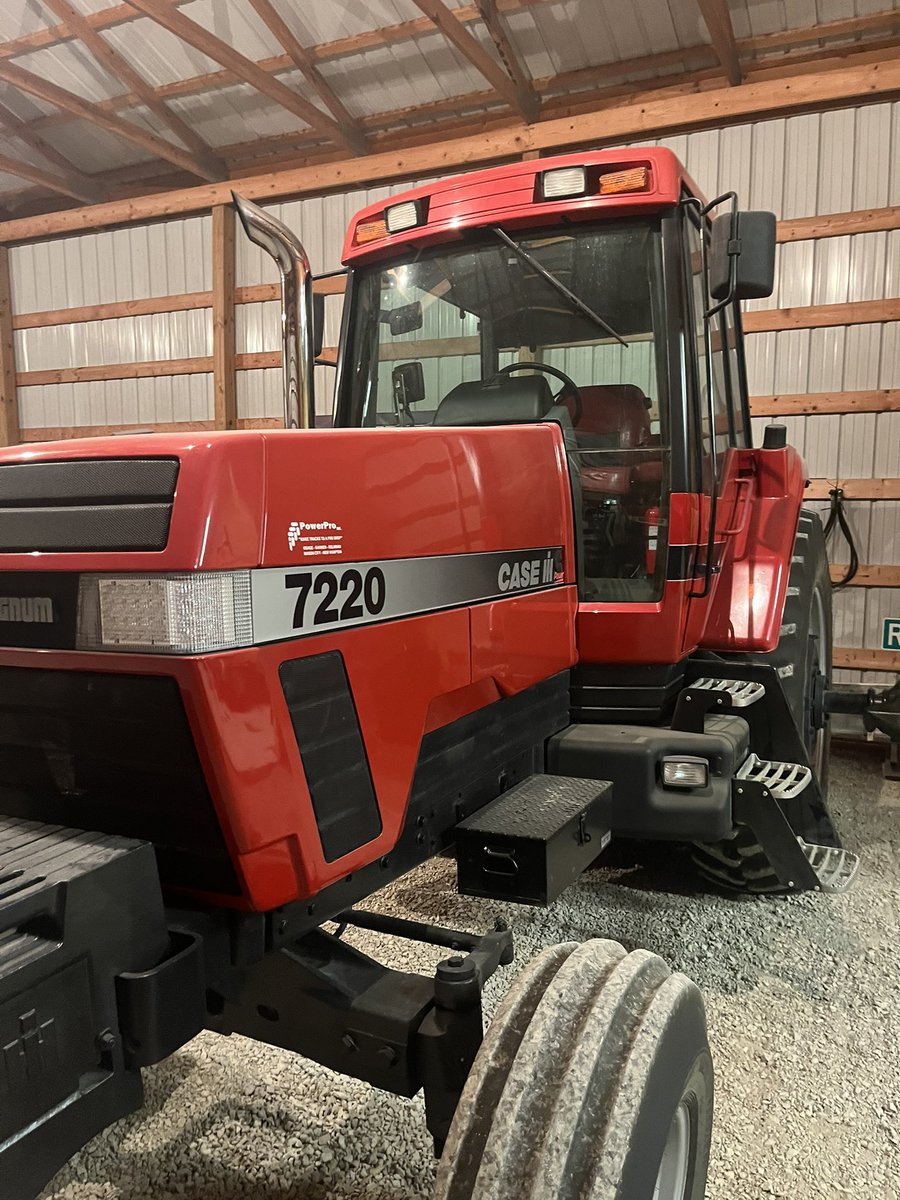 farmerman_1's tweet photo. Up for sale is a 3,200 hour 7220. A sharp tractor and ready to roll. Like new firestones on rear. LED lights on front, K&amp;M toolbox, buddy seat, and more. Owned for 8 years and came from Iowa. Too much tractor for what we need. Mayetta, KS. 80k https://t.co/mG65R0hsDI
