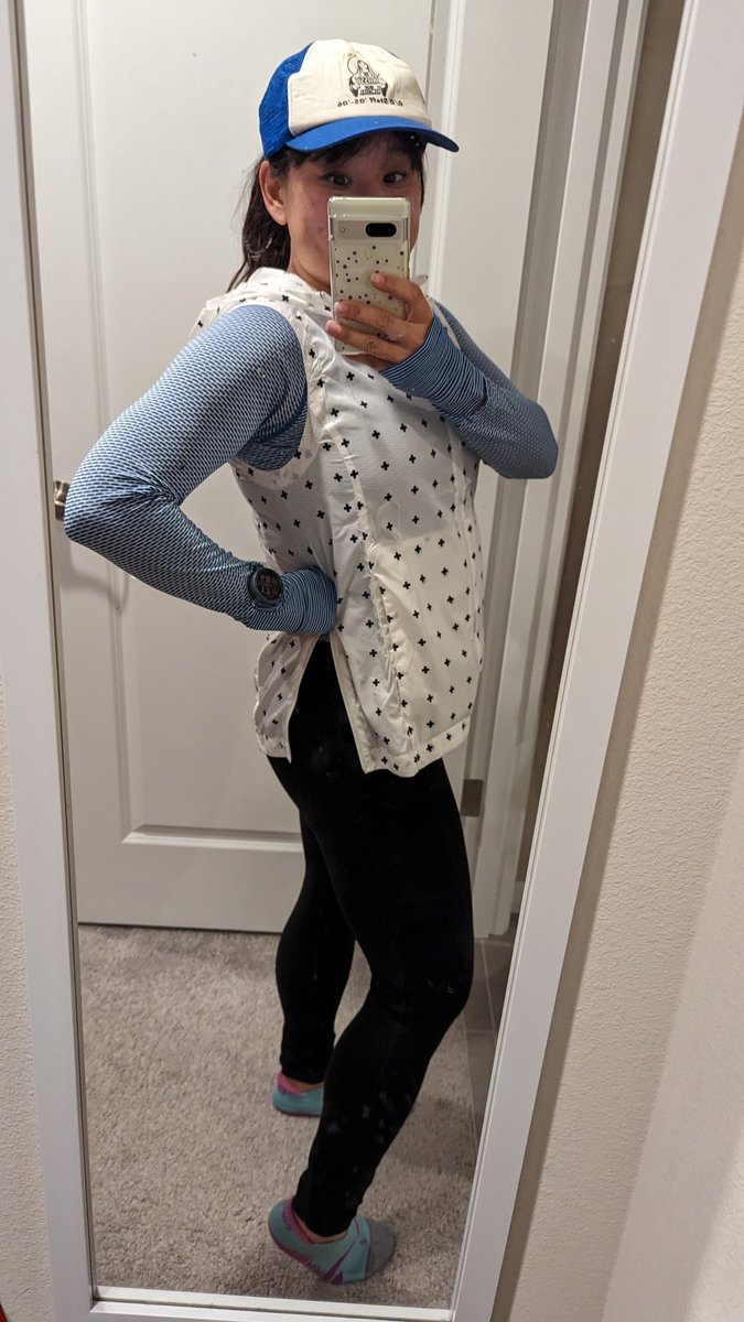 krissymmurphy's tweet photo. New @oiselle #flystyle!! Stoked about all the thoughtful details like watch windows and thumb holes, large good and option to side vent! https://t.co/BfFFRqY45A