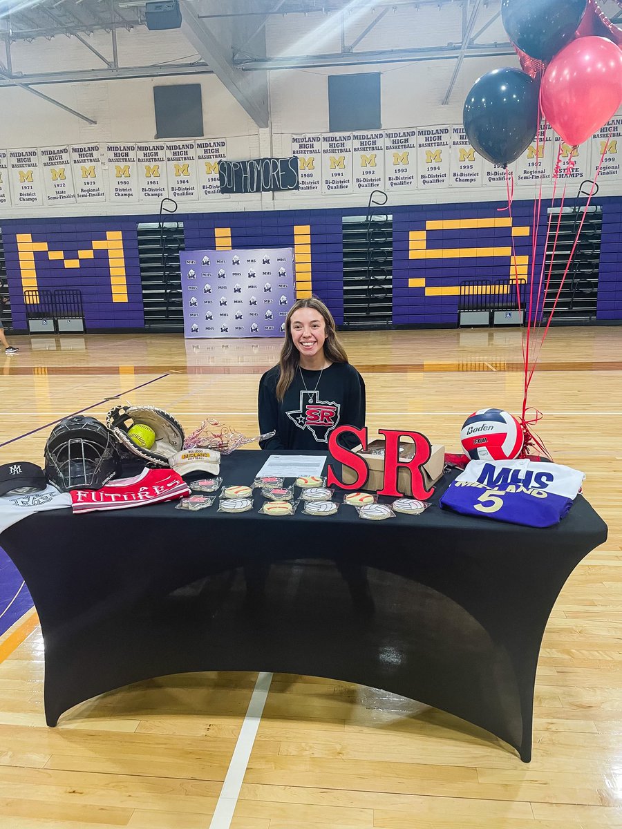 sbustosss's tweet photo. Signing Day 2022! Super excited to be a Lobo! ❤️🖤🐺 
Special thank you to my coaches, teammates, friends &amp; family who came out and supported me today! 

Another big thank you to @Jakob_BburgTV and @chris_MRTsports for coming out today! Y’all are greatly appreciated! https://t.co/3DgEF06QFY