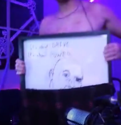 Drxpbylol's tweet photo. R.I.P. robins rock white board. Its the only thing that has stayed the same since me and him met and now its gone. #riptherock #imisstheoldrobin #tellingalltheselies https://t.co/9BwviZsOF5