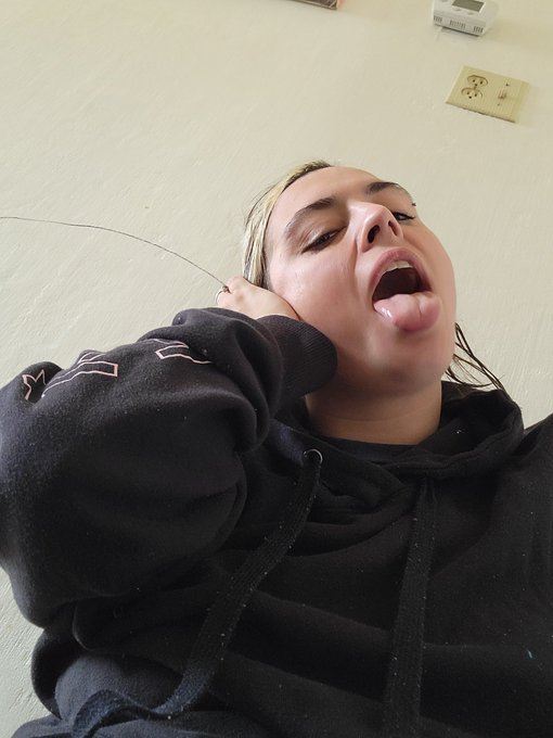 When daddy asks what you want for dinner... 🥵🥵🥵 https://t.co/aGJgLjWodJ<a href="/tag/sellingcontent"class="tags"><span>#sellingcontent</span></a>