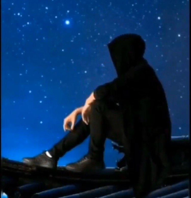 لاتحـزن ولاتقيـد عقلـڪ بـ مـا مضـى لڪي ولاتـدفن فيـهۂ فـ مــِْن يزهـر الـورد بعـد ذبـولـهۂ سيـزهـر أيضـا بمـا بـ قلبـڪ⚜💭".