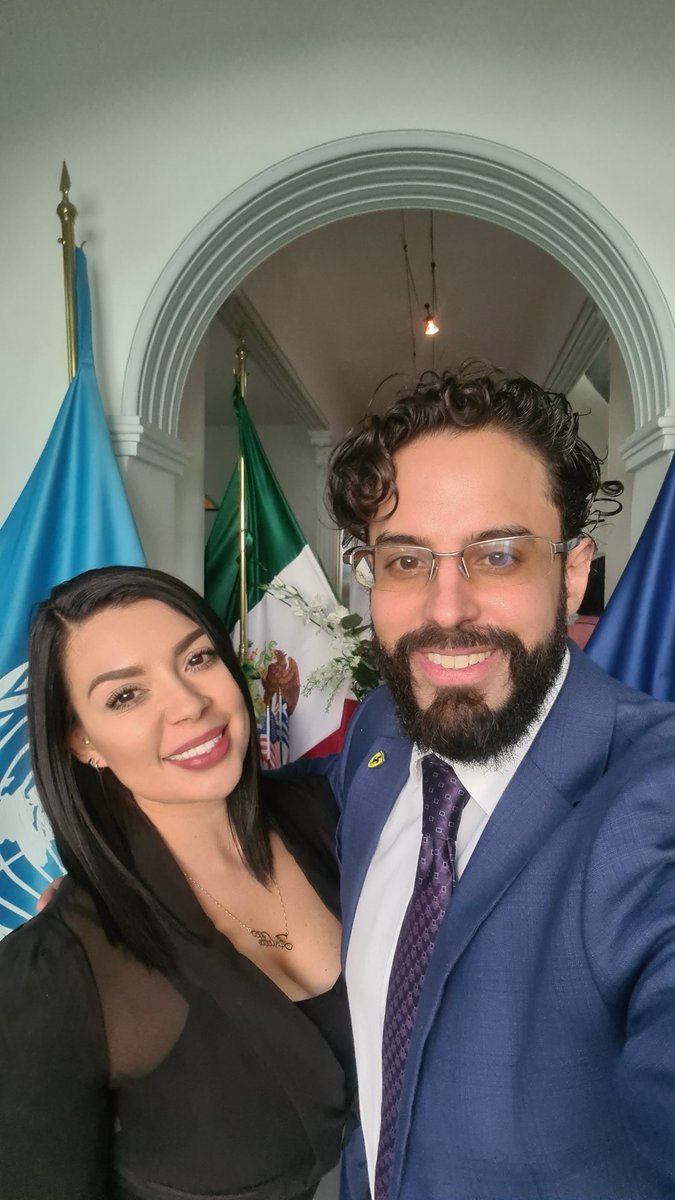 Arlette_MuE's tweet photo. #IniciativaEmprendeMx presente en la Firma de Declaración Gobal de Emprendimiento, bienvenida por  la Organización de las Naciones Unidas para el Desarrollo Industrial.
@RaulEspinozaG33 agradecida y honrada de pertenecer a este gran equipo.
#Globalhonorentrepeneurship https://t.co/s0uTLkdd9z
