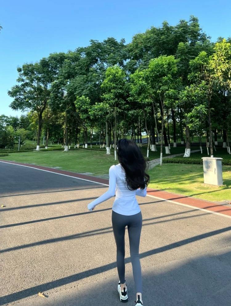 Monicfghj's tweet photo. My running is not purely a physical exercise, in a sense, it is also a responsibility, a necessity of life, or a spiritual pursuit. https://t.co/yMJvBaiX2d