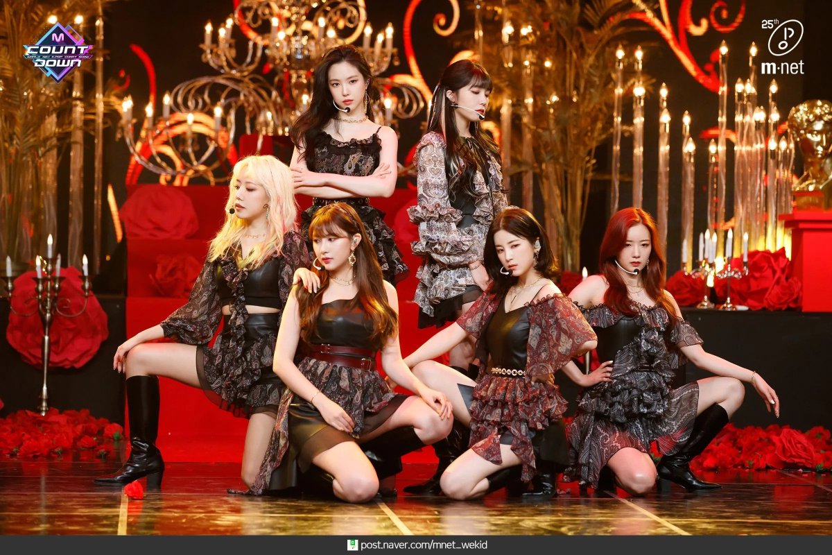 LegendaryApink's tweet image. Song 'Dumhdurum(덤더럼)' from 'LOOK' (2020) album is now #Apink's most played track on Spotify with 42,192,542 millon streams.

It was previously occupied by the song 'I'm So Sick(1도 없어)' from the 'ONE &amp;amp; SIX' (2018) album