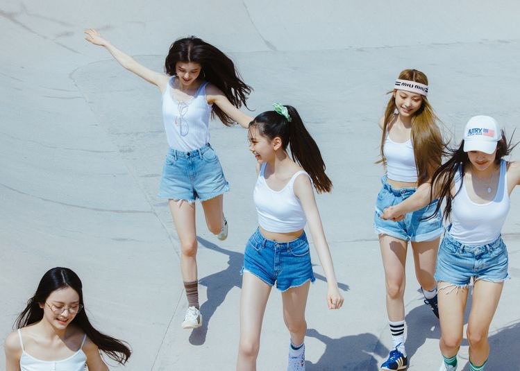 #NewJeans กำลังเตรียมตัวกับการเปิดตัวอัลบั้มใหม่ “OMG” ประกอบด้วยเพลงดับเบิ้ลไตเติ้ลกับ Winter Songs ที่ทำขึ้นมาเป็นพิเศษสำหรับช่วงฤดูหนาวกับบันนี่ส์

- ปล่อย pre-single วันที่ 19 ธันวา
- ปล่อยอัลบั้มและซิงเกิ้ลใหม่ ‘OMG’ อย่างเป็นทางการ วันที่ 2 มกรา 2023

#뉴진스