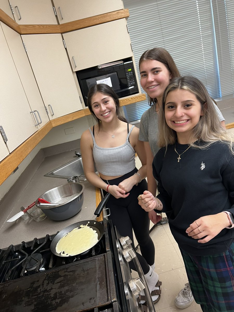 Elyse Hoffman tweet media