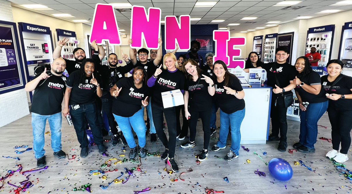 It’s a Great Day when you meet another member of our Amazing Leadership Team! Today we met the one and only <a href="/AnnieG_FL/">Annie Garcia</a>! TY for your visit and for listening, teaching and learning from our frontline down in H-Town, we appreciate you dearly!  <a href="/thayesnet/">Terry Hayes</a> <a href="/BrandyYeager2/">しゅう31</a> <a href="/adanacuna8/">Adam Acuña</a> !