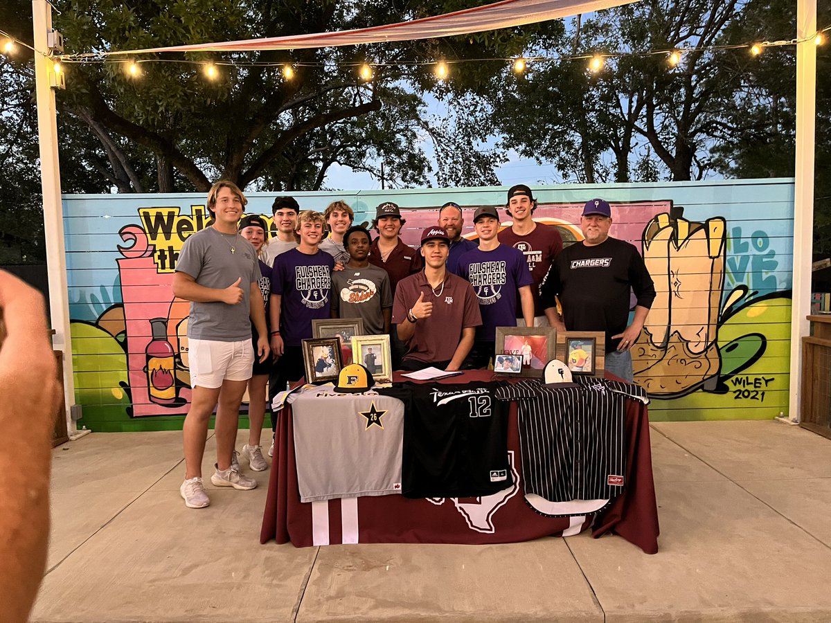 AustinV0914's tweet image. Official! Gig’Em! @CoachSchloss @ncain39 @NateYeskie @coachgetschmann @NicoMoran