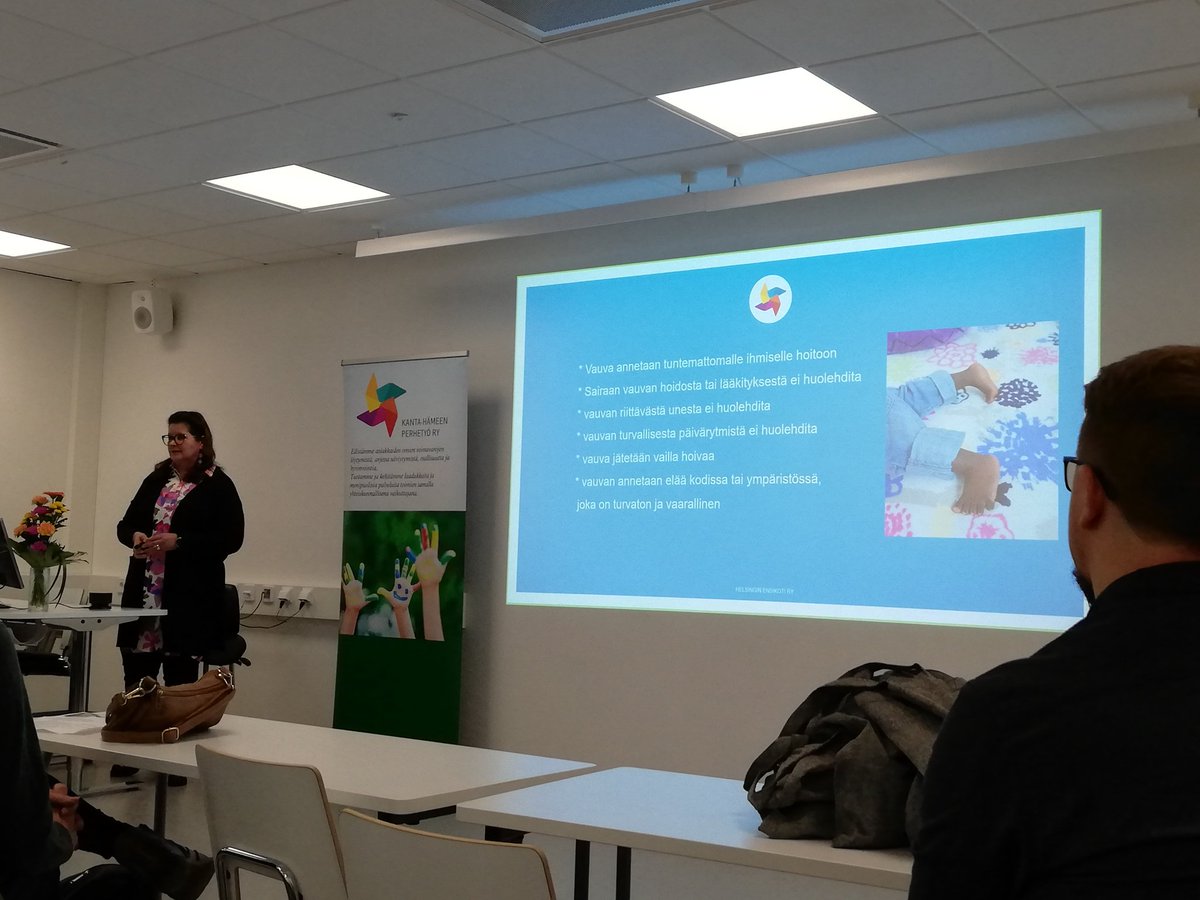 Vauvan laiminlyönti ja kaltoinkohtelu voi olla monenlaista, kertoo Pipsa Tamminen #helsinginensikoti sta.
#kaikkiturvassafoorumi22