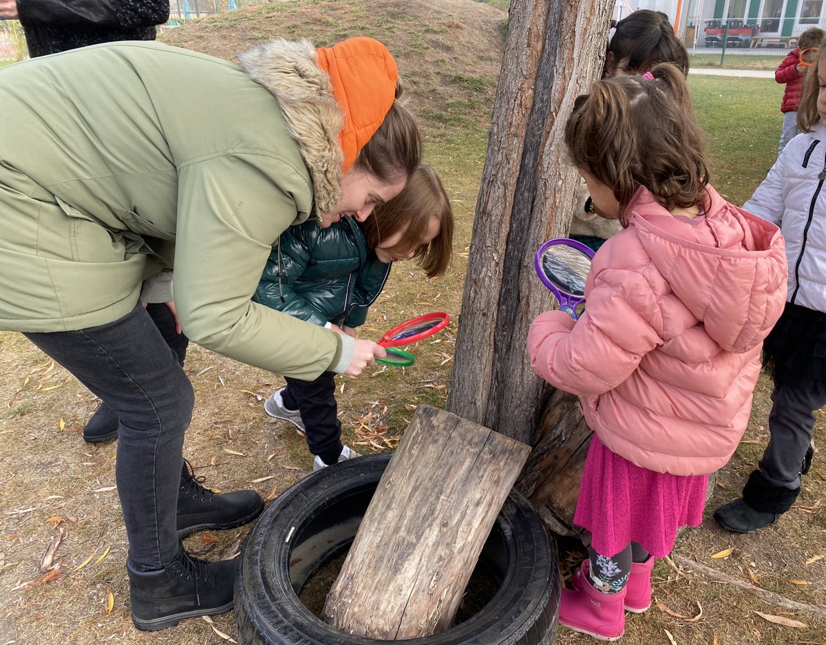 I seriously LOVE when teachers get as excited about exploring as their students do. I am so grateful to work with this amazing @AISBucharest educator @kathyw87 #TinkerTubs #digitalmicroscopes #magnifyingglass #GoVampires