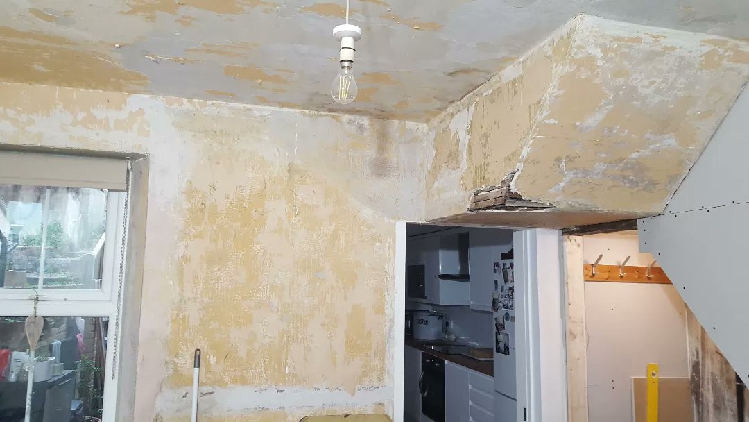Decor_Superior's tweet photo. Dartford project completed, before decorating we installed extra lighting and sockets, coving and ceiling roses, new radiators, new fireplace and created extra storage including new shelving. https://t.co/lZ7KQa39gM